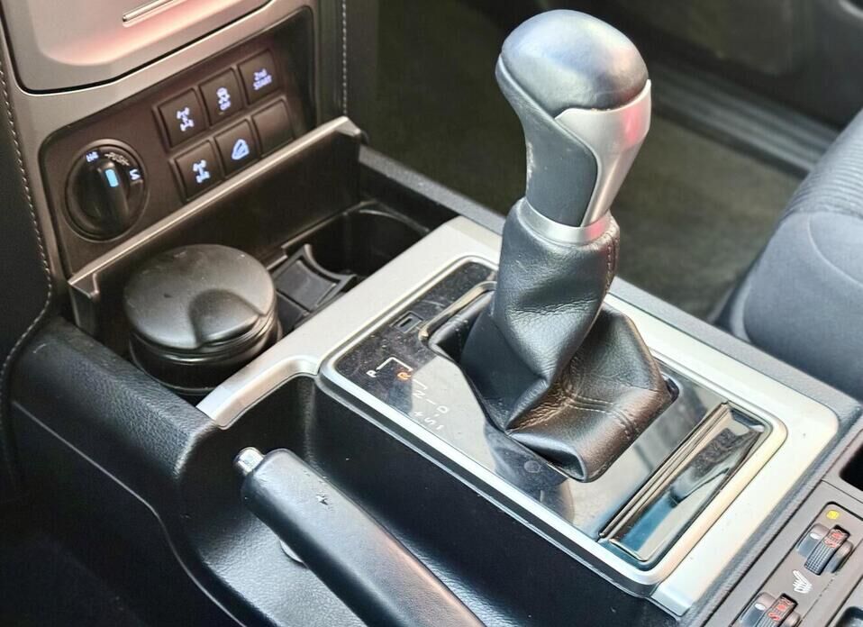 Toyota Land Cruiser Prado, 150 Series Рестайлинг 3 2.8d AT (200 л.с.) 4WD