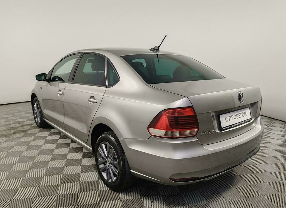 Volkswagen Polo 1.6 AT (110 л.с.)