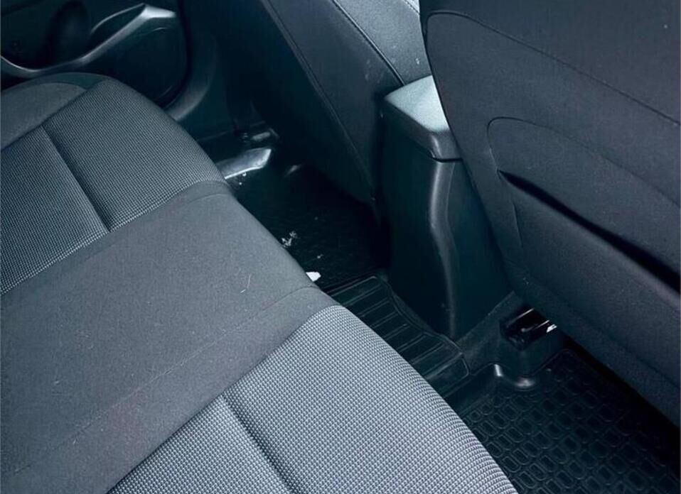 Hyundai Solaris, II 1.6 AT (123 л.с.)