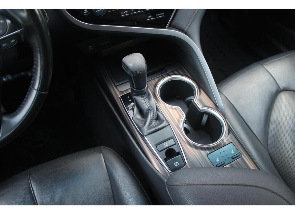 Toyota Camry, VIII (XV70) 2.5 AT (181 л.с.)