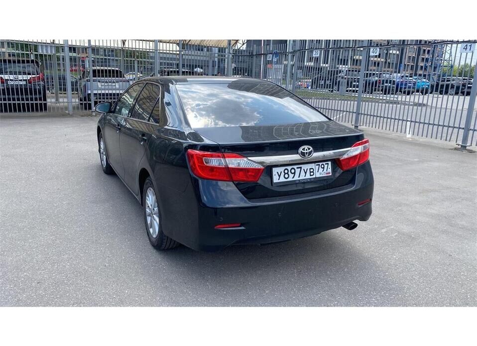 Toyota Camry 2.5 AT (181 л.с.)