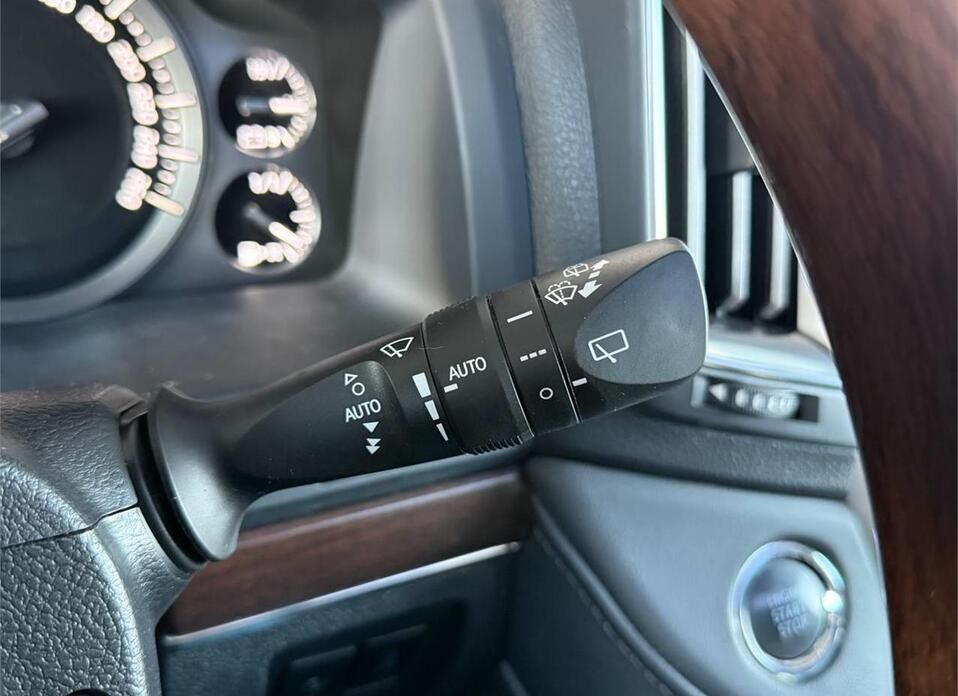 Toyota Land Cruiser, 200 Series Рестайлинг 2 4.5d AT (249 л.с.) 4WD