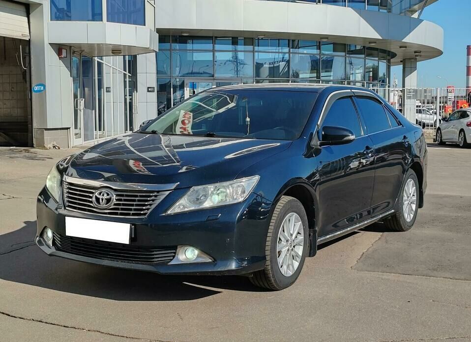 Toyota Camry 2.5 AT (181 л.с.)