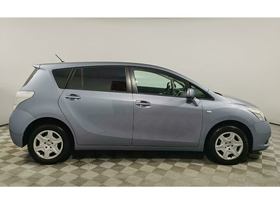 Toyota Verso 1.8 CVT (147 л.с.)