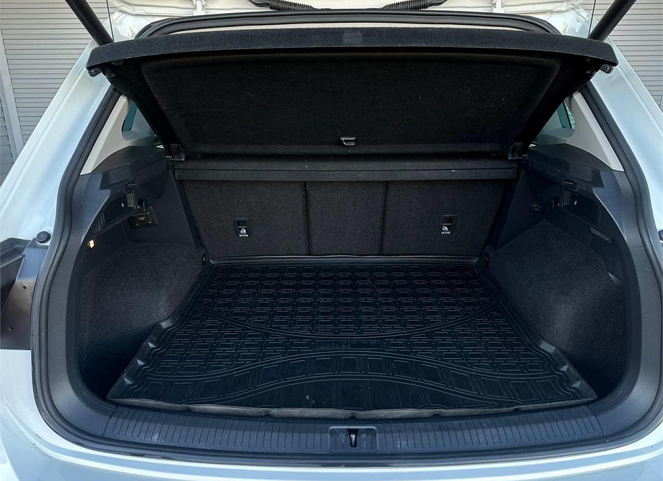 Volkswagen Tiguan, II 2.0d MT (150 л.с.) 4WD