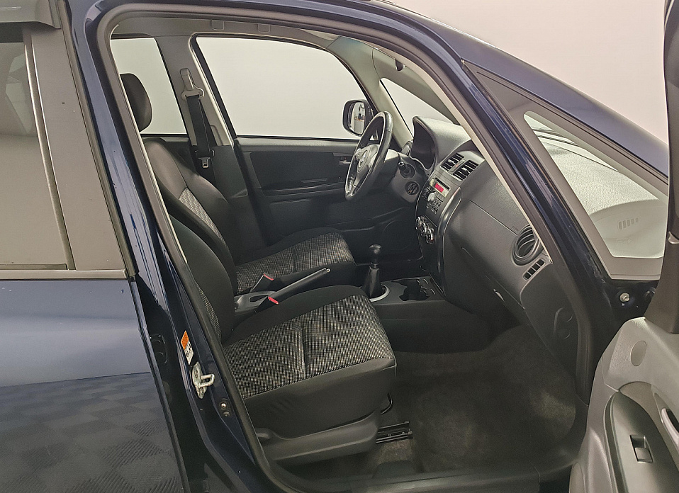 Suzuki SX4, I (Classic) 1.6 MT (107 л.с.)