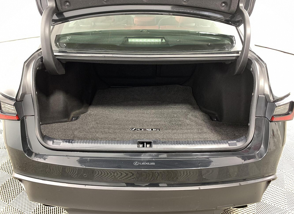 Lexus IS, III Рестайлинг 2 300 3.5 AT (264 л.с.) 4WD