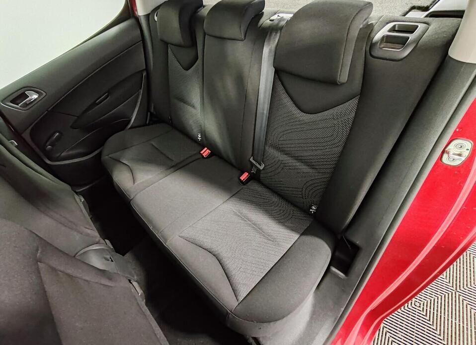 Peugeot 308 1.6 AT (120 л.с.)