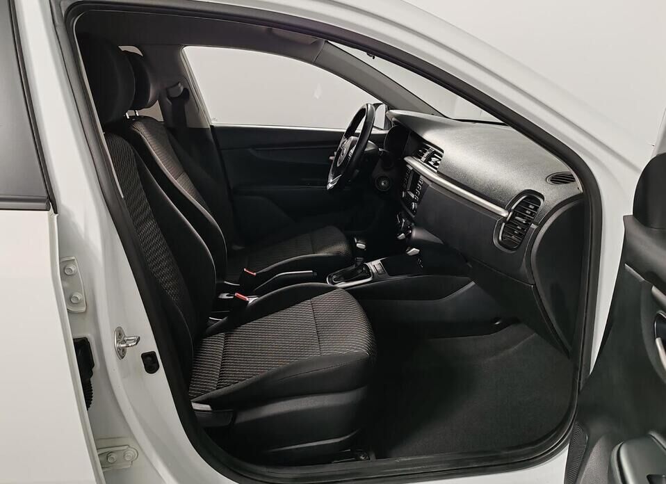 Kia Rio, IV X-Line 1.4 AT (100 л.с.)