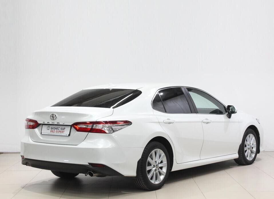 Toyota Camry 2.5 AT (181 л.с.)