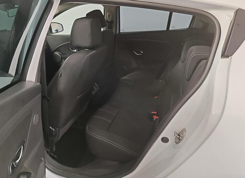 Renault Megane 1.6 CVT (114 л.с.)