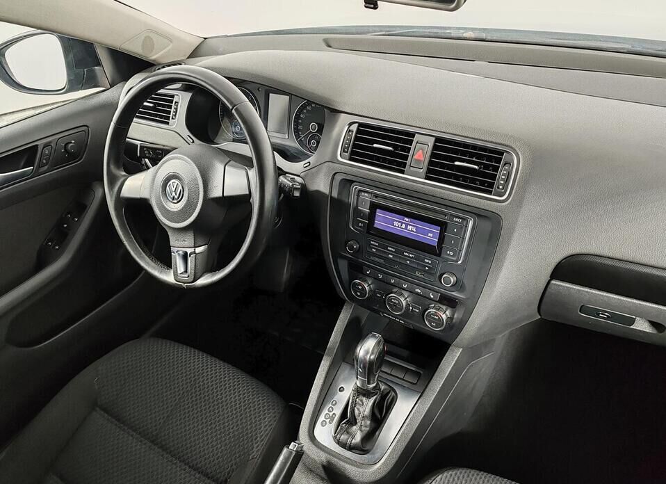 Volkswagen Jetta 1.6 AT (105 л.с.)