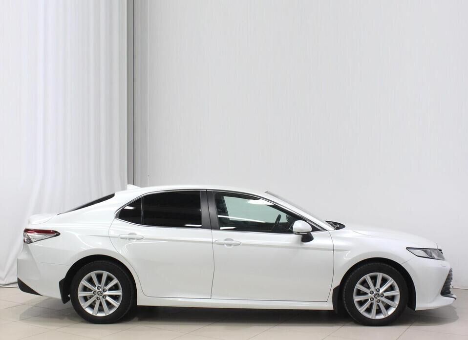 Toyota Camry 2.5 AT (181 л.с.)
