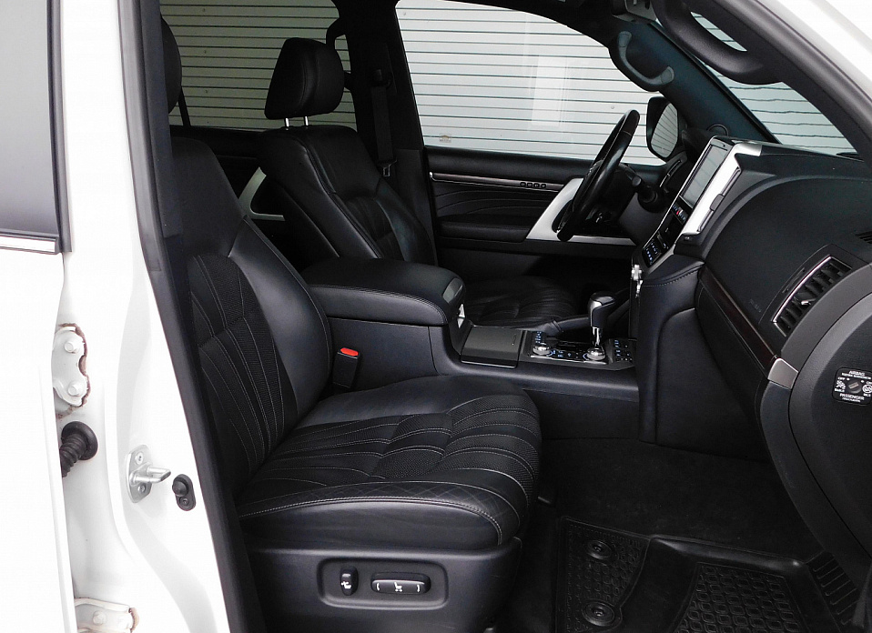 Toyota Land Cruiser, 200 Series Рестайлинг 2 4.6 AT (309 л.с.) 4WD