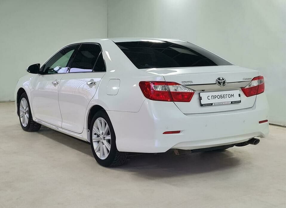 Toyota Camry 2.5 AT (181 л.с.)