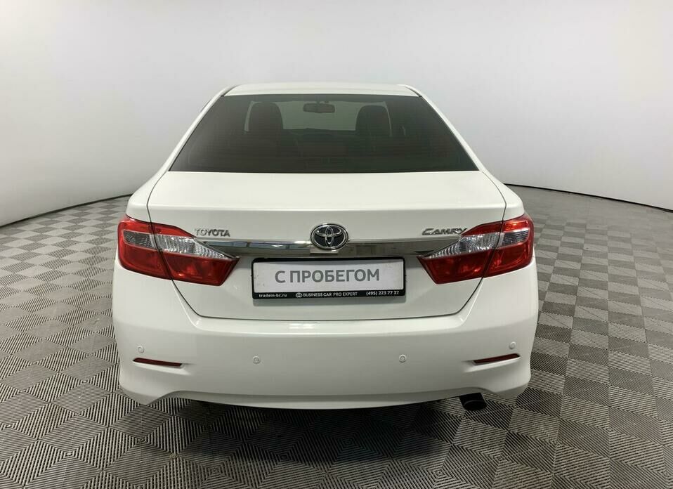 Toyota Camry 2.5 AT (181 л.с.)