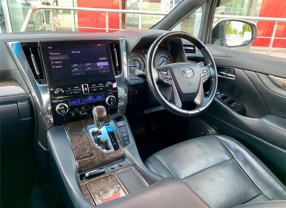 Toyota Vellfire 2.5hyb CVT (152 л.с.) 4WD