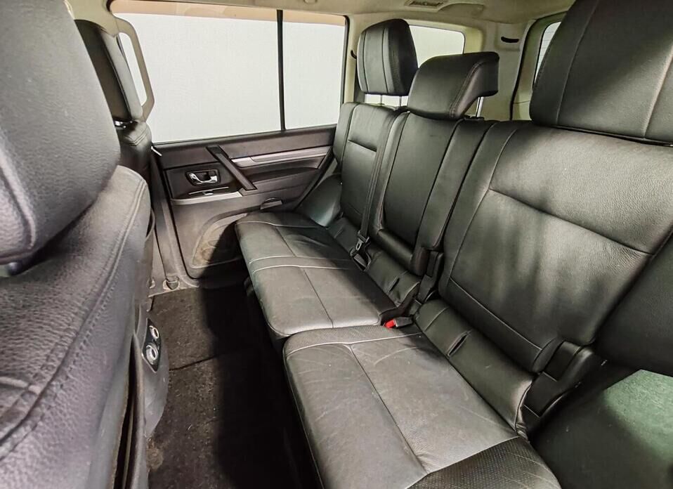Mitsubishi Pajero, IV Рестайлинг 1 3.2d AT (200 л.с.) 4WD