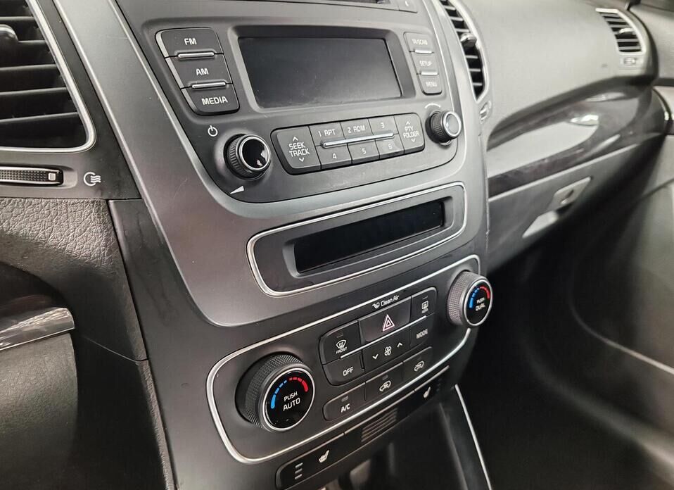 Kia Sorento, II Рестайлинг 2.4 AT (175 л.с.)