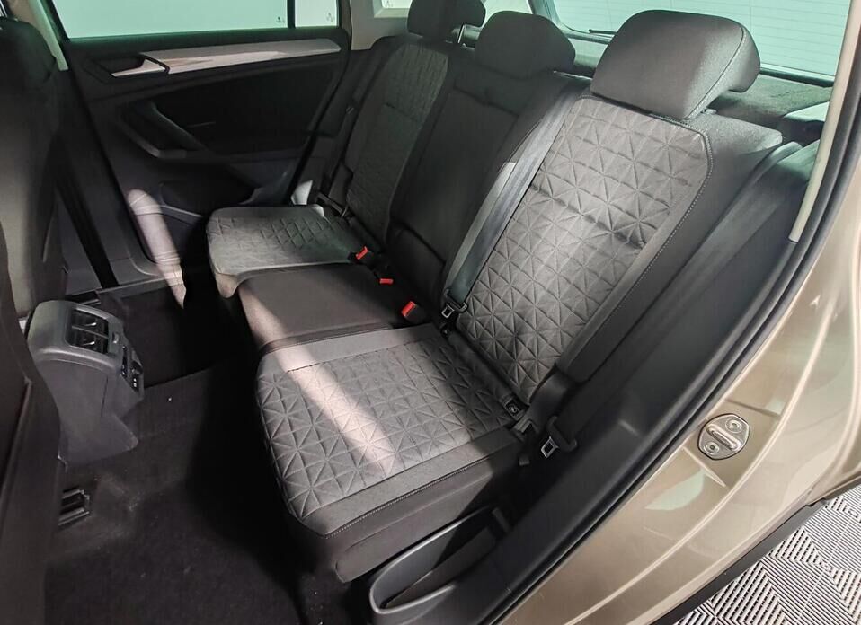 Volkswagen Tiguan, II Рестайлинг 2.0 AMT (180 л.с.) 4WD