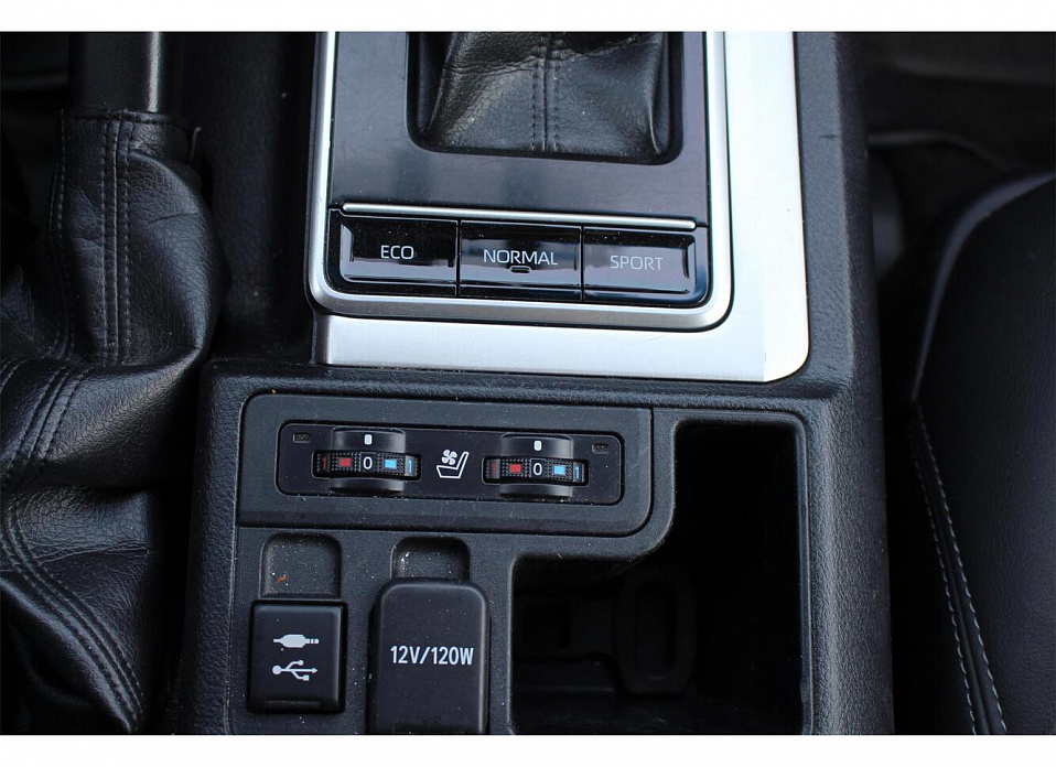 Toyota Land Cruiser Prado, 150 Series Рестайлинг 2 2.8d AT (177 л.с.) 4WD