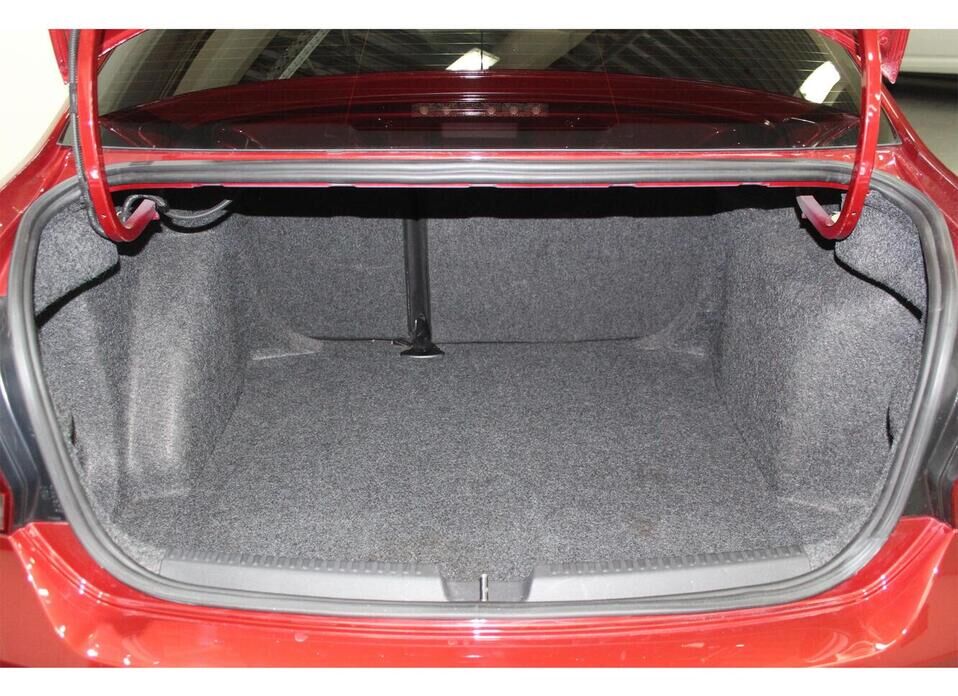 Volkswagen Polo, V 1.6 MT (105 л.с.)