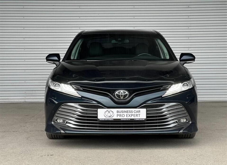Toyota Camry 2.5 AT (181 л.с.)