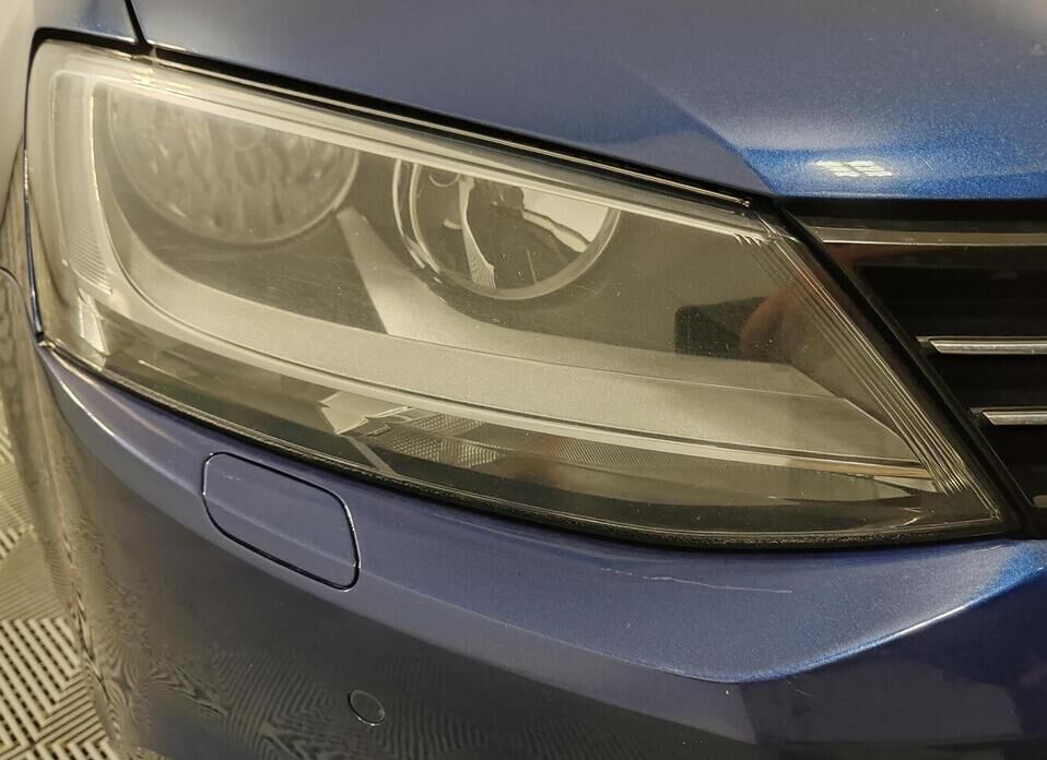Volkswagen Jetta 1.6 AT (105 л.с.)