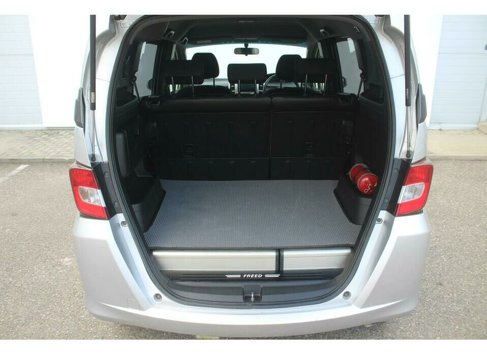 Honda Freed Spike 1.5 CVT (118 л.с.)