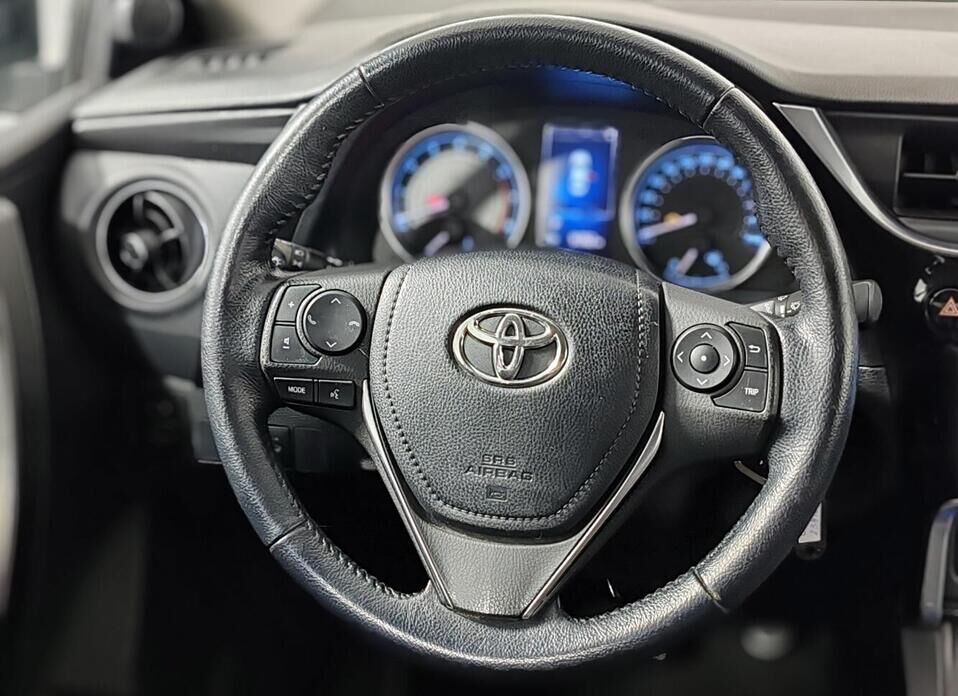 Toyota Corolla, XI (E160, E170) Рестайлинг 1 1.6 CVT (122 л.с.)