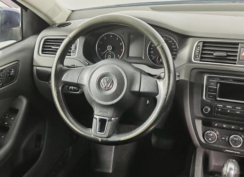 Volkswagen Jetta 1.6 AT (105 л.с.)