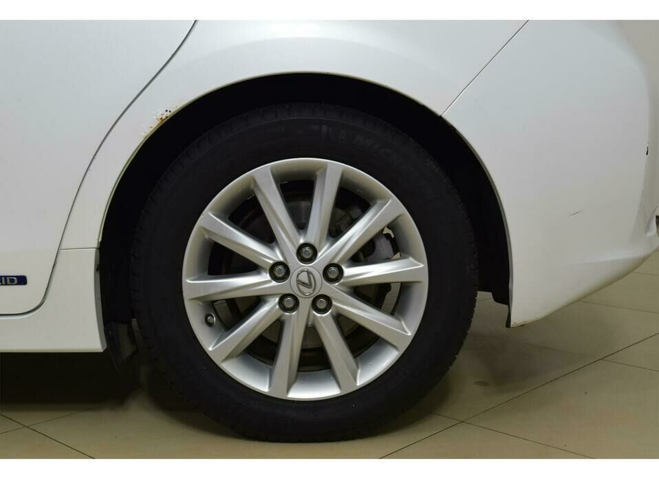 Lexus CT 200h 1.8hyb CVT (99 л.с.)