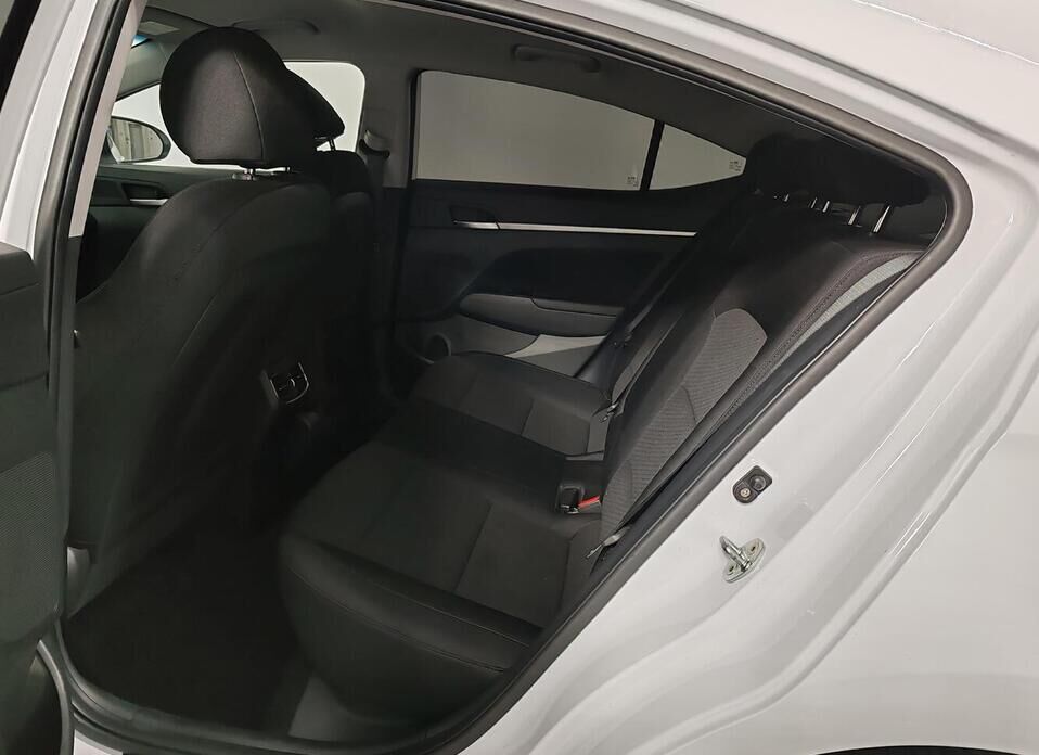 Hyundai Elantra, VI (AD) Рестайлинг 2.0 AT (150 л.с.)