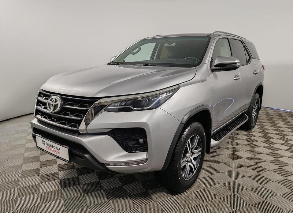 Toyota Fortuner, II Рестайлинг 2.8d AT (200 л.с.) 4WD