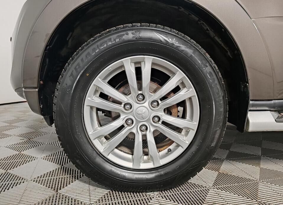 Mitsubishi Pajero, IV Рестайлинг 1 3.0 AT (178 л.с.) 4WD