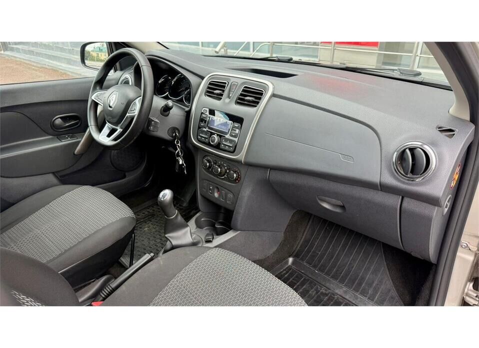 Renault Sandero Stepway 1.6 MT (82 л.с.)