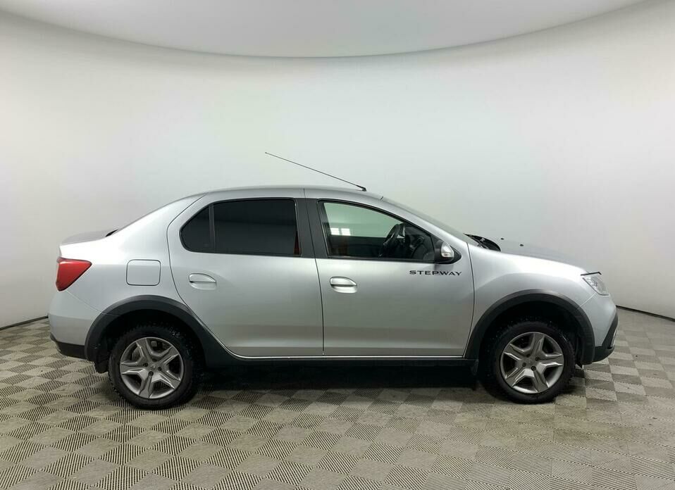 Renault Logan Stepway 1.6 CVT (113 л.с.)