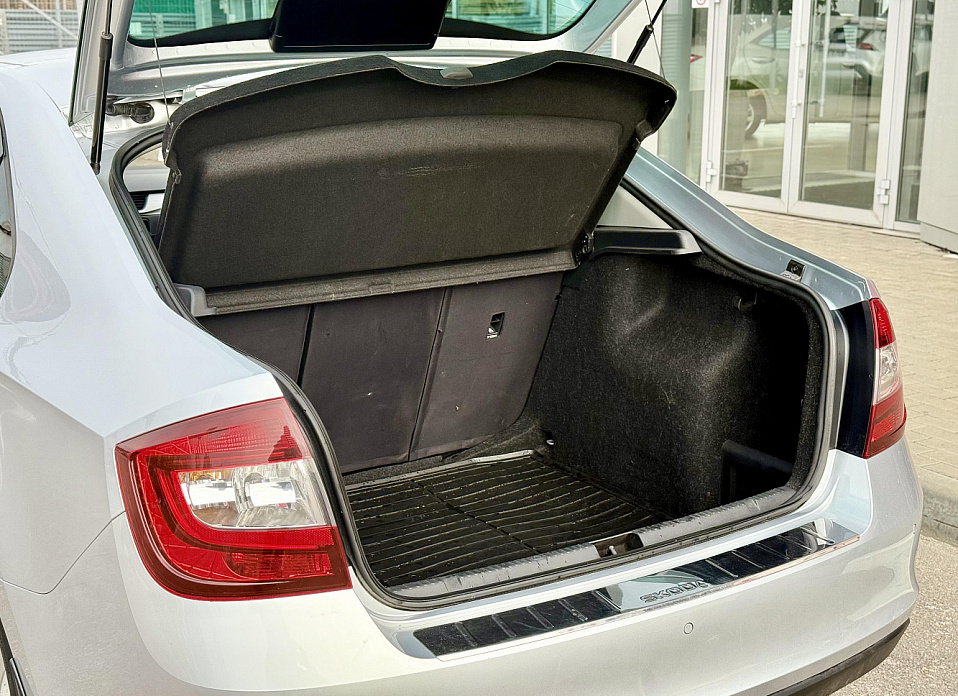 Skoda Rapid, I Рестайлинг 1.6 MT (90 л.с.)