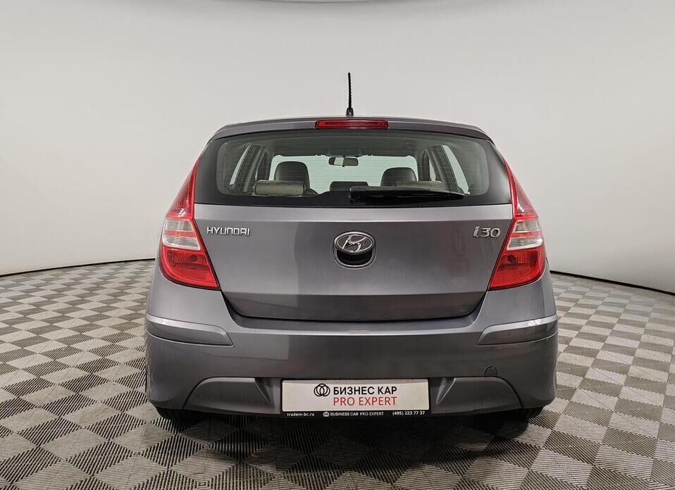 Hyundai i30, I Рестайлинг 1.6 MT (126 л.с.)