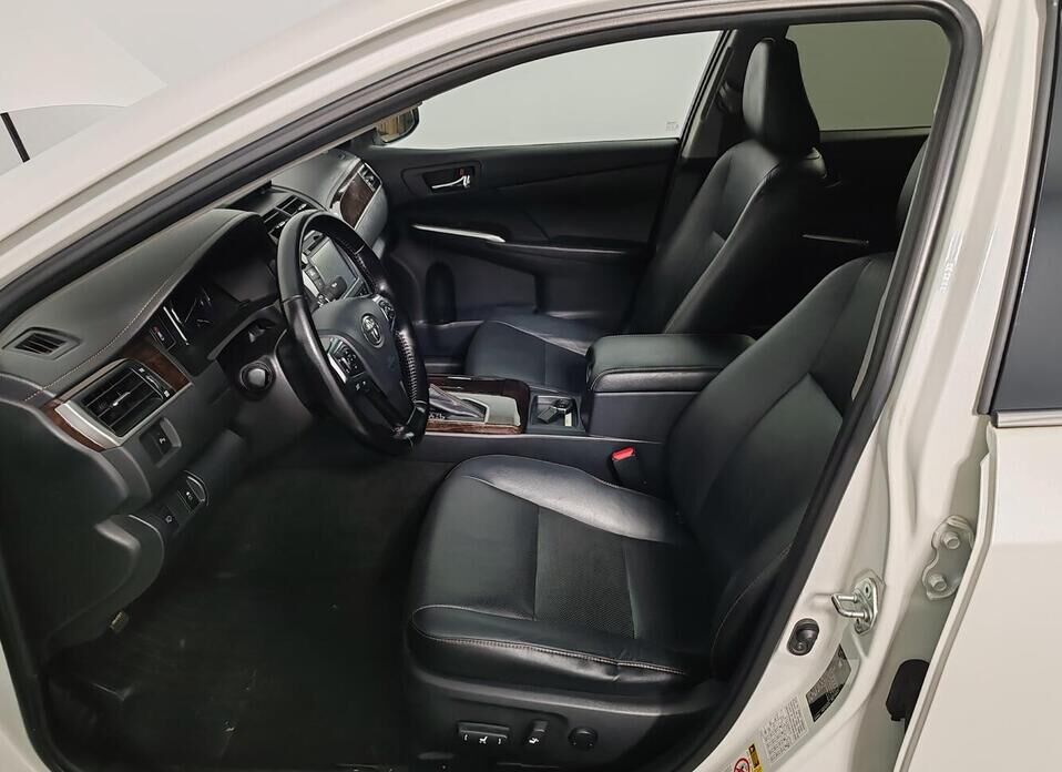 Toyota Camry, VII (XV50) Рестайлинг 2.5 AT (181 л.с.)