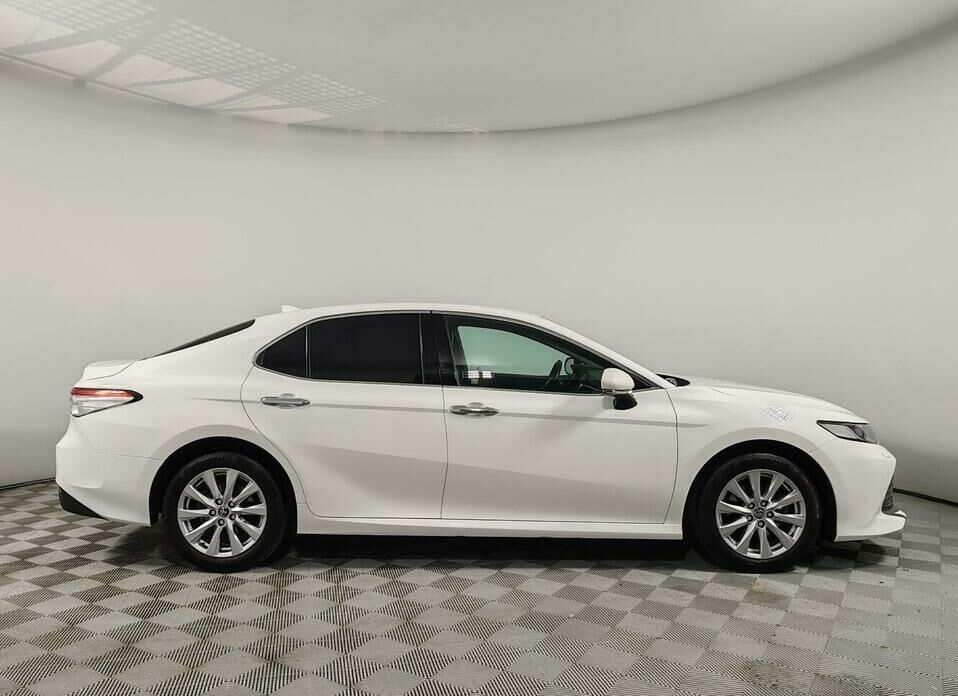 Toyota Camry 2.5 AT (181 л.с.)