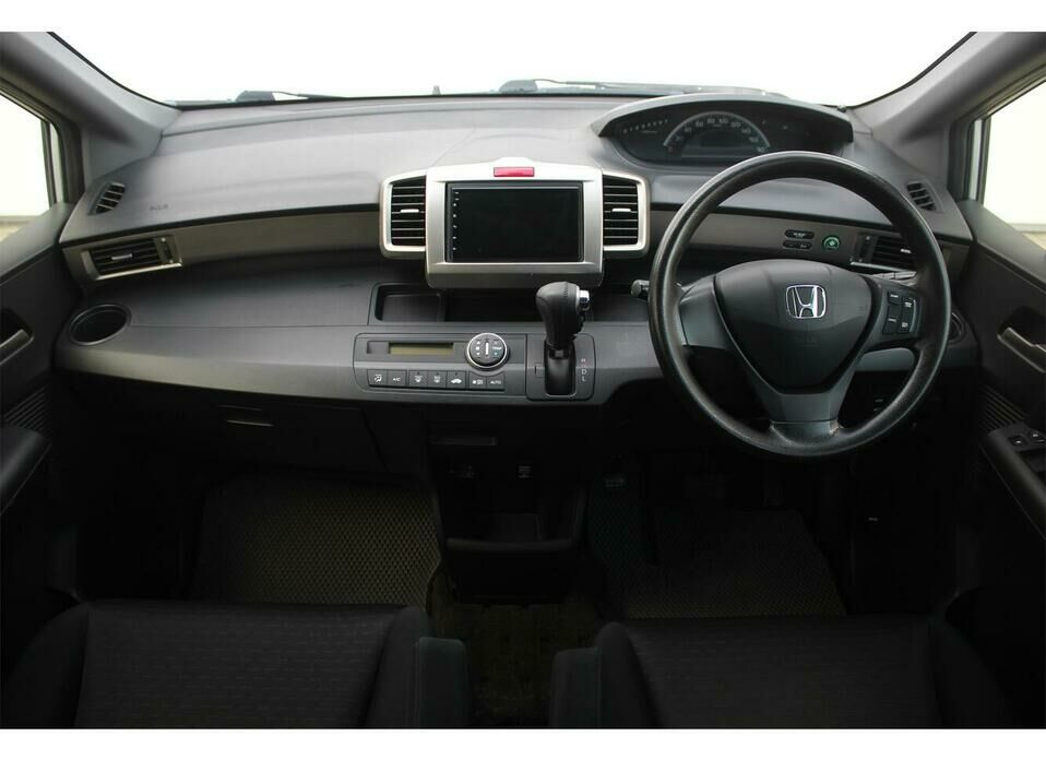 Honda Freed Spike 1.5 CVT (118 л.с.)