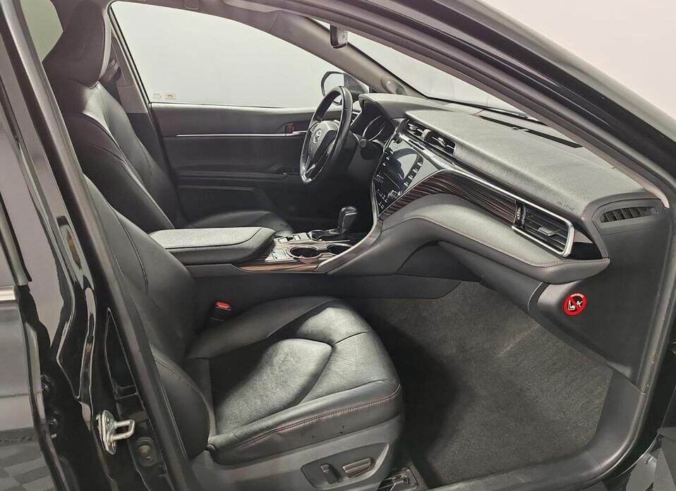 Toyota Camry, VIII (XV70) 2.5 AT (181 л.с.)