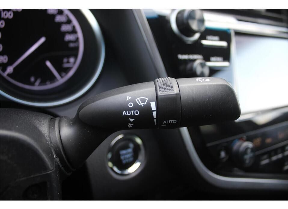 Toyota Camry, VIII (XV70) 2.5 AT (181 л.с.)