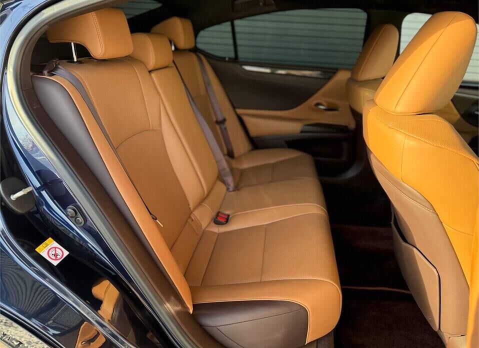 Lexus ES, VII 250 2.5 AT (200 л.с.)