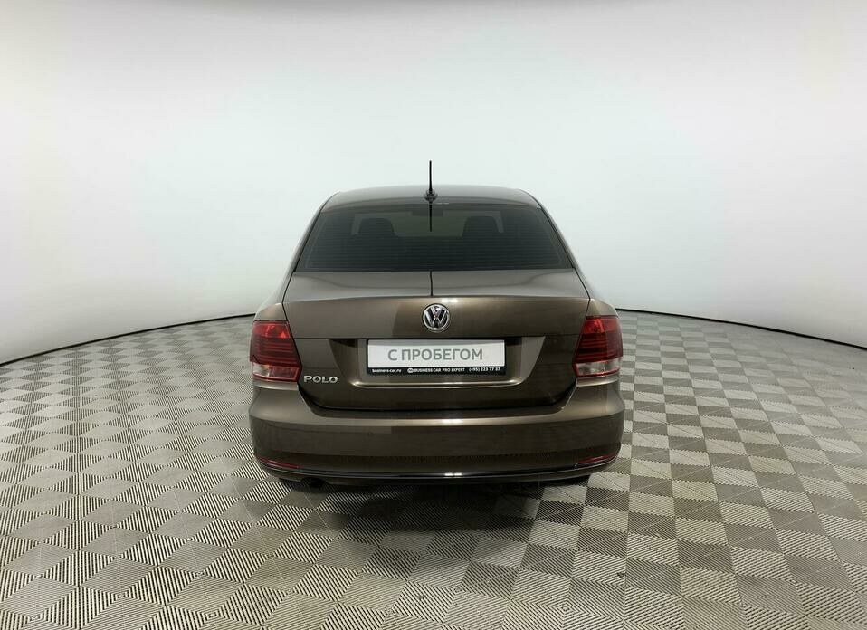 Volkswagen Polo 1.6 AT (110 л.с.)