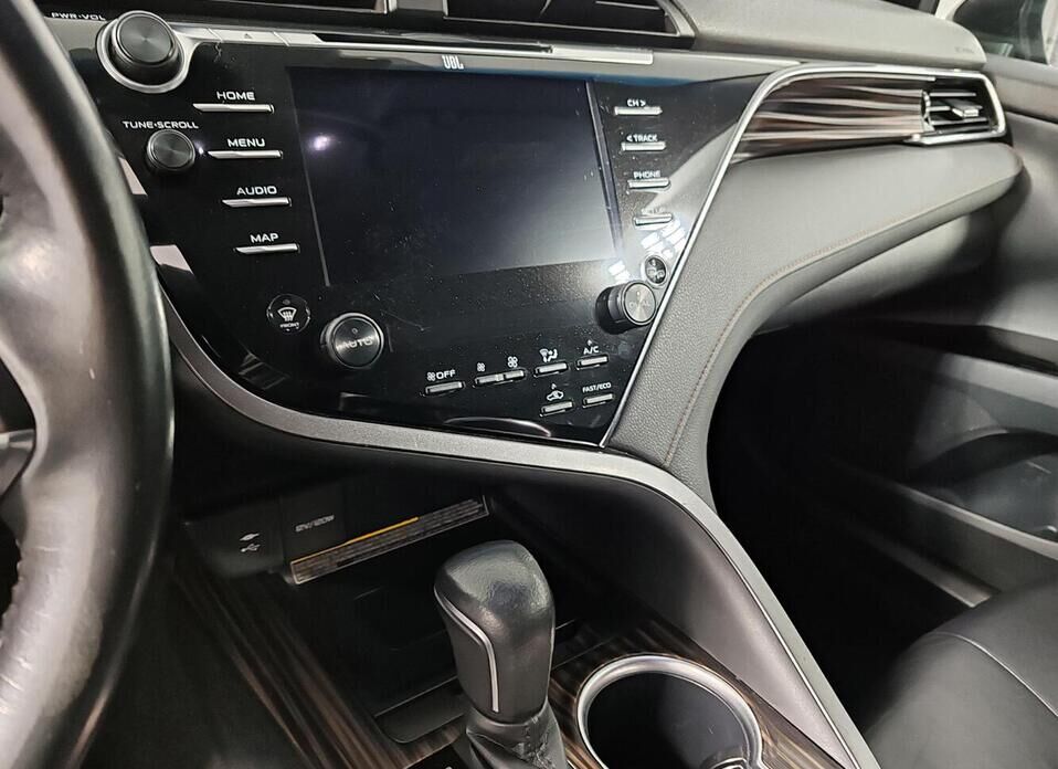 Toyota Camry, VIII (XV70) 2.5 AT (181 л.с.)