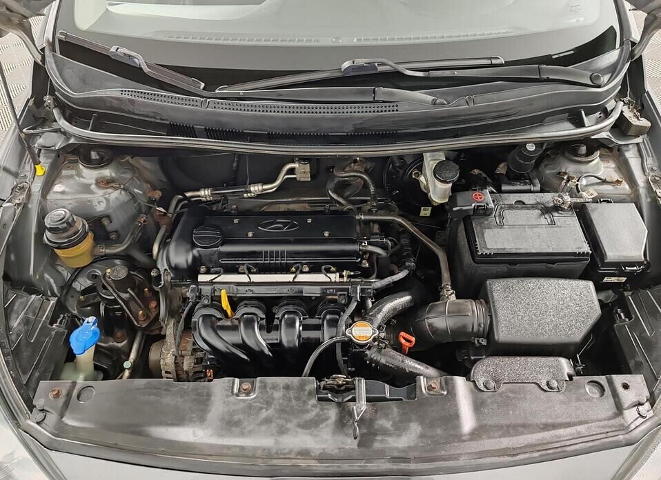 Hyundai Solaris, I 1.6 AT (123 л.с.)