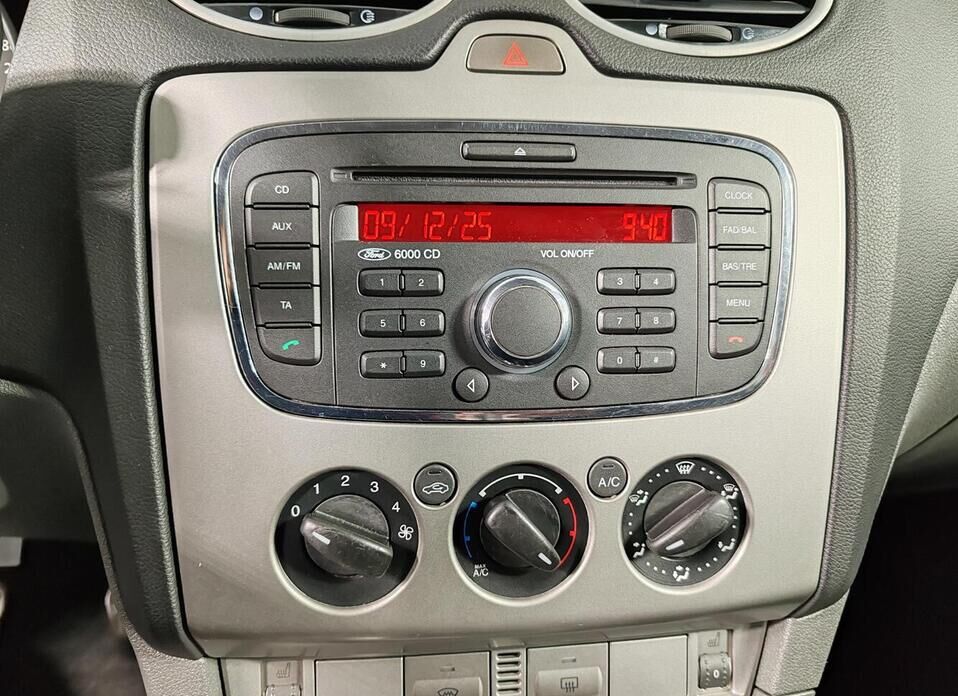 Ford Focus, II Рестайлинг 1.6 MT (100 л.с.)