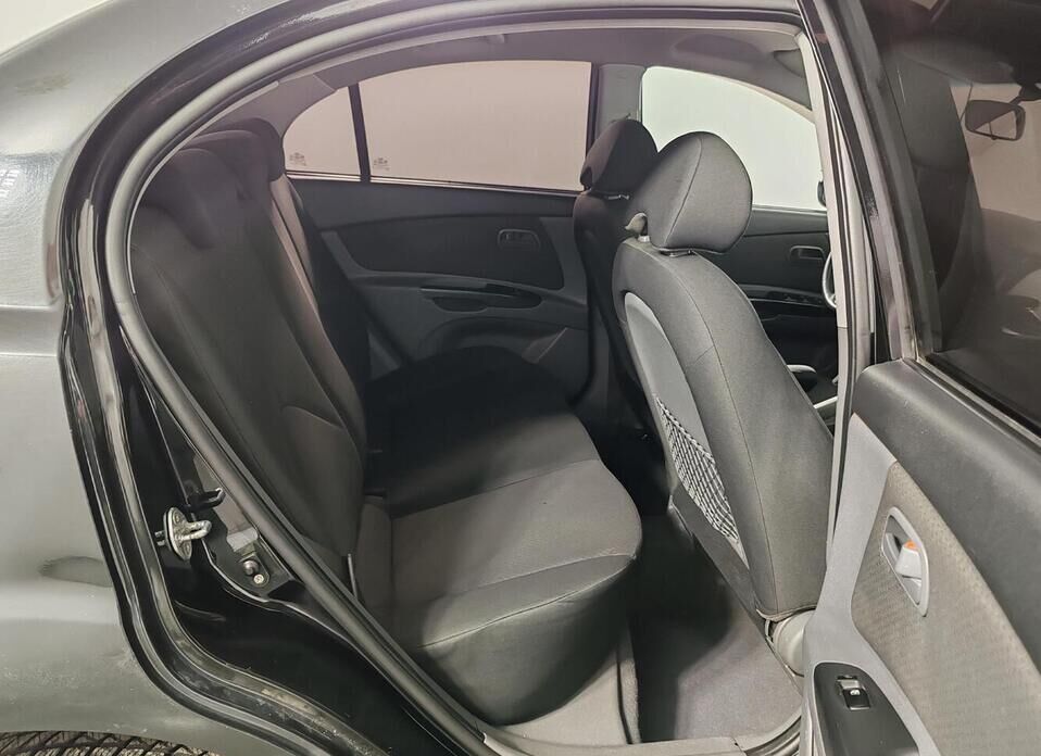 Kia Rio, II Рестайлинг 1.4 MT (97 л.с.)
